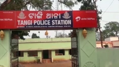 ଓଡିଶାର ଖୋର୍ଦ୍ଧା ଜିଲ୍ଲାରେ ମହିଳାମାନେ ପୋଲିସ କର୍ମଚାରୀଙ୍କୁ ଆକ୍ରମଣ କରିଛନ୍ତି, ପୋଲିସ ପ୍ରତିକ୍ରିୟା ଦେଇଛି