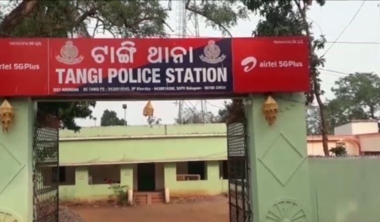 ଓଡିଶାର ଖୋର୍ଦ୍ଧା ଜିଲ୍ଲାରେ ମହିଳାମାନେ ପୋଲିସ କର୍ମଚାରୀଙ୍କୁ ଆକ୍ରମଣ କରିଛନ୍ତି, ପୋଲିସ ପ୍ରତିକ୍ରିୟା ଦେଇଛି
