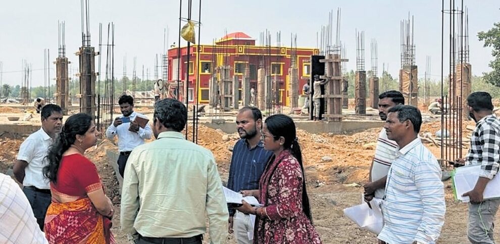 ଗ୍ରାମୀଣ ବିକାଶ କମିଶନର ସରଂଗୀ ମାଲକାନଗିରରେ ପ୍ରାକଳ୍ପଗୁଡିକର ସମୀକ୍ଷା କଲେ