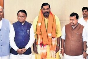 BJD ଛାଡିବା ପରେ ଦେବଶୀଷ୍ ଭାରତୀୟ ଜନତା ପାର୍ଟିରେ ଯୋଗ ଦେଲେ