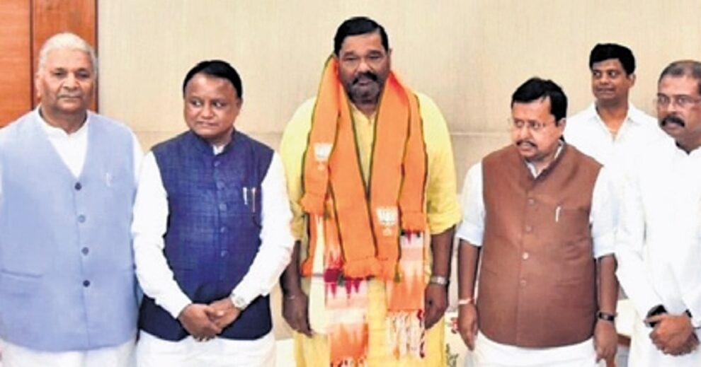 BJD ଛାଡିବା ପରେ ଦେବଶୀଷ୍ ଭାରତୀୟ ଜନତା ପାର୍ଟିରେ ଯୋଗ ଦେଲେ