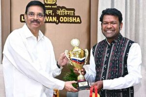 ଓଡିଶା ଗଭର୍ଣ୍ଣର ସୁଦର୍ଶନ ପଟ୍ଟନାୟକଙ୍କୁ ରୁସିଆର ଗ୍ରାଣ୍ଡ ସ୍ୟାଣ୍ଡ ମାଷ୍ଟର କପ୍ 2026 ଜିତିବା ପାଇଁ ସମ୍ମାନିତ କରିଛନ୍ତି