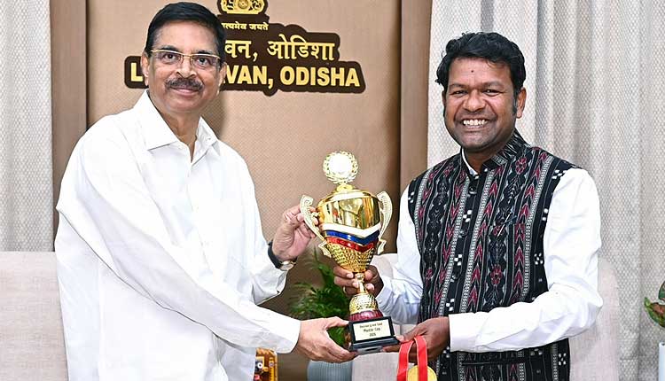 ଓଡିଶା ଗଭର୍ଣ୍ଣର ସୁଦର୍ଶନ ପଟ୍ଟନାୟକଙ୍କୁ ରୁସିଆର ଗ୍ରାଣ୍ଡ ସ୍ୟାଣ୍ଡ ମାଷ୍ଟର କପ୍ 2026 ଜିତିବା ପାଇଁ ସମ୍ମାନିତ କରିଛନ୍ତି