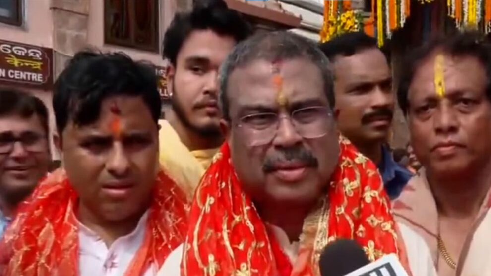 ଧର୍ମେନ୍ଦ୍ର ପ୍ରଧାନ ପୁରୀର ଜଗନ୍ନାଥ ମନ୍ଦିରରେ ସ୍ନାନ ଯାତ୍ରାର ଦର୍ଶନ କଲେ
