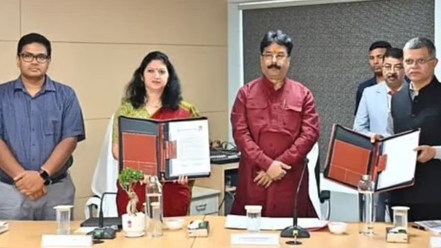 ଓଡିଶାରୁ ୧ ଲକ୍ଷ କୋଟି ହଡକୋ ତହବିଲ ପାଇଁ ଏମୋୟୁ ସାଇନ୍
