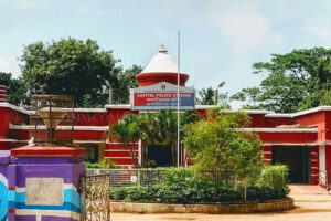ବୁଦ୍ଧିବାରୀ ପୋଲିସ ଅତୀତ IAS ଅଧିକାରୀଙ୍କୁ ଓଡିଶା CMO ଫାଇଲ ଘଟଣାରେ ନୋଟିସ ଜାରି କରିଛି
