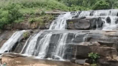 ରାୟଗଡରେ ପାଣି ଝରଣାରେ ସେଲ୍ଫି ନେଇଥିବାରେ ଯୁବକ ହେଲେ ଗାୟବ